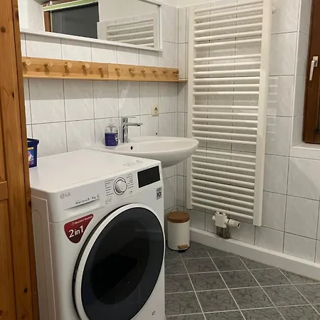 Helle 4 Zimmer, Kueche, Bad, Wlan, 24-7, Parkplatz, 4-10 Personen * Landshut