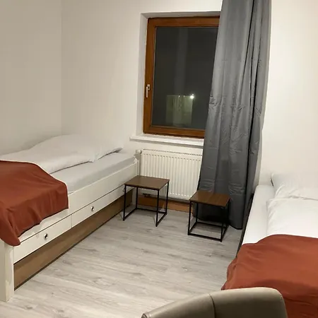 Helle 4 Zimmer, Kueche, Bad, Wlan, 24-7, Parkplatz, 4-10 Personen Lejlighed