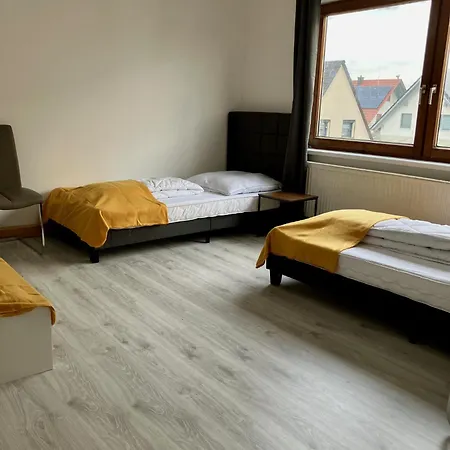 Helle 4 Zimmer, Kueche, Bad, Wlan, 24-7, Parkplatz, 4-10 Personen Landshut