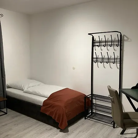 Helle 4 Zimmer, Kueche, Bad, Wlan, 24-7, Parkplatz, 4-10 Personen