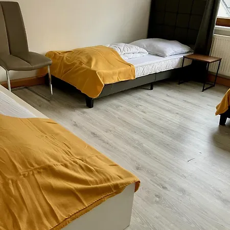 Apartment Helle 4 Zimmer, Kueche, Bad, Wlan, 24-7, Parkplatz, 4-10 Personen Landshut