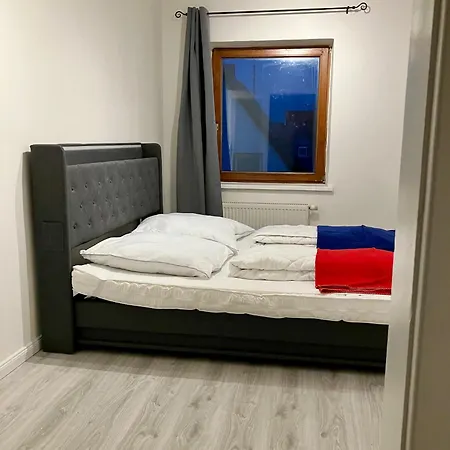 Apartment Helle 4 Zimmer, Kueche, Bad, Wlan, 24-7, Parkplatz, 4-10 Personen