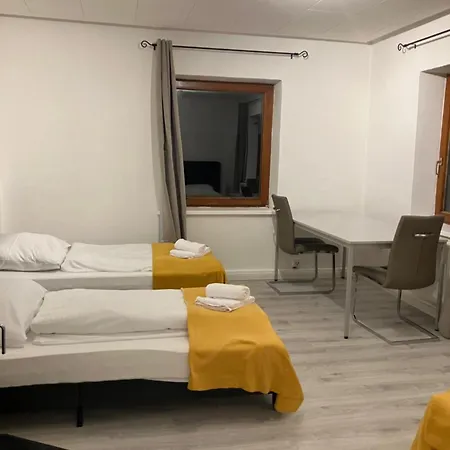 Helle 4 Zimmer, Kueche, Bad, Wlan, 24-7, Parkplatz, 4-10 Personen * Landshut